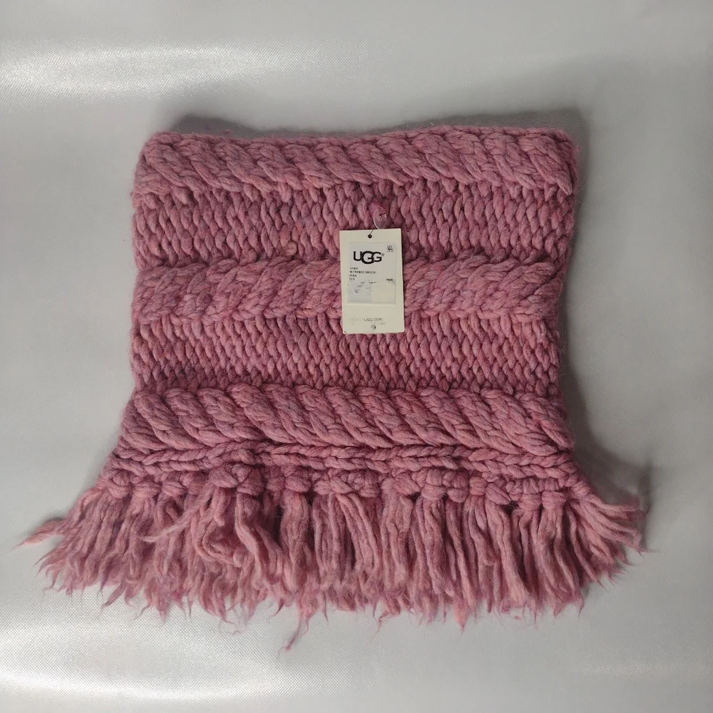 UGG FRINGE SNOOD PINK sz OS